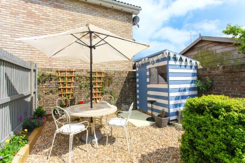 Sea Salt Cottage - Mins to beach & shops Dog Friendly