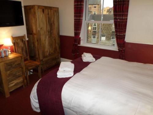 Double Room image 5
