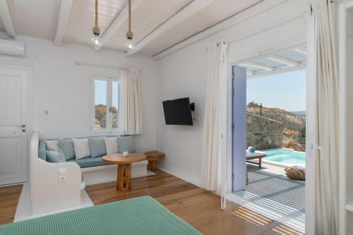 parveke/terassi, Milesian Suites in Milos Island