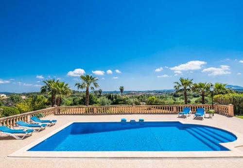 Lloret de Vistalegre Holiday Home Sleeps 8 with Pool and WiFi gîte à louer Montuïri