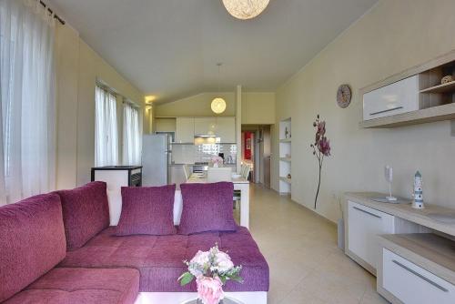 One-Bedroom Apartment image 6