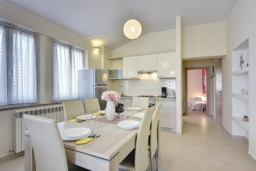 One-Bedroom Apartment image 8