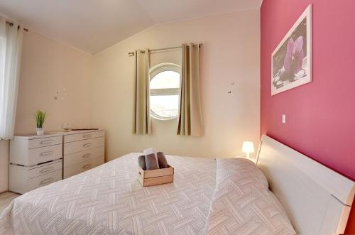 One-Bedroom Apartment image 3