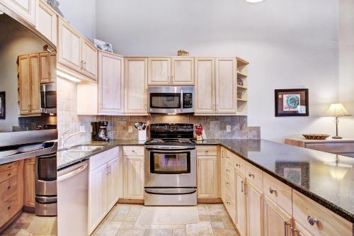 Tyra Summit B3A Apartment - image 3