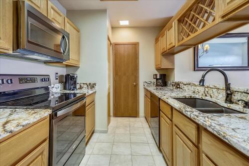 Lake Forest 204F condo in Frisco, USA