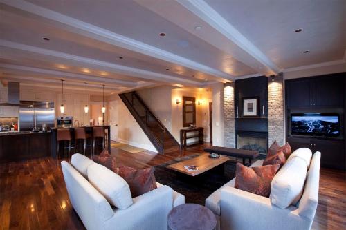 Element 52, Auberge Collection