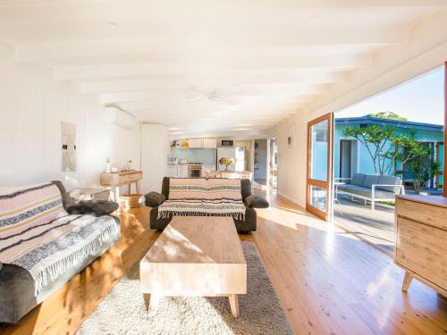 Beachwood - Firepit - Pet Friendly - 2 Mins Walk to the Beach