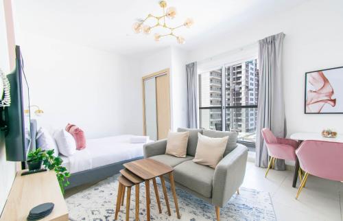 Stella Stays Elegant Studio Dubai JVC Private Balcony
