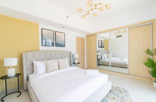 Stella Stays Modern 2 BDR Dubai JVC Private Balcony