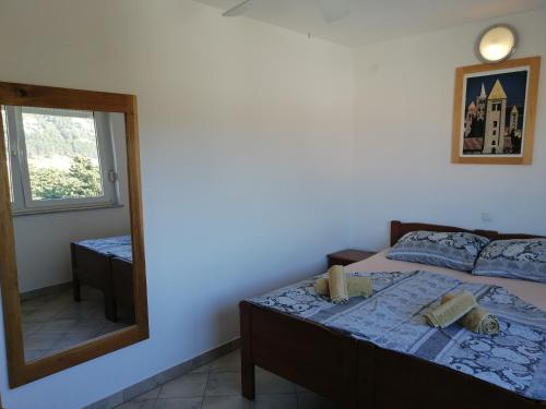 2 bedrooms, 3 beds