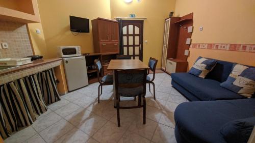 Central Apartman - image 9