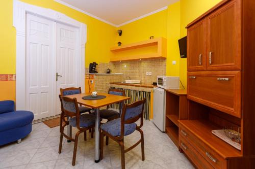 Central Apartman - image 6