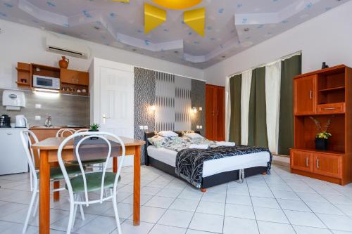 Central Apartman - image 12