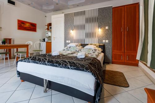 Central Apartman - image 13