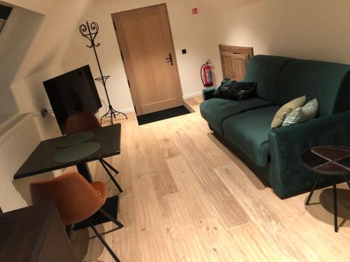 1 king bed, 1 sofa bed