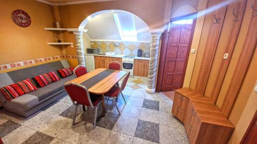 Central Apartman - image 14