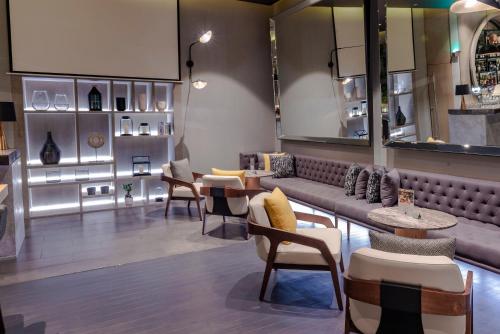 ผับ/เลาจน์, เซ็นโทร แคปิตัล เซ็นเตอร์ บาย โรตานา (Centro Capital Centre by Rotana) in กลางเมือง