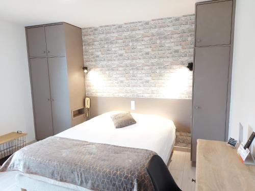 Logis Hotel Vannes Nord Le Clos Des Hortensias in Locqueltas