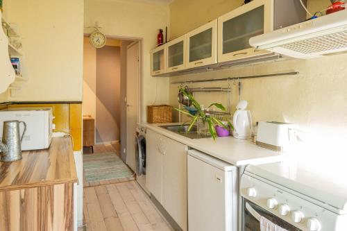 Artists Apartment near Telliskivi Creative Centre, Таллин (фото 6)