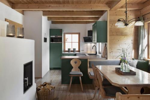 3 bedrooms, 4 beds