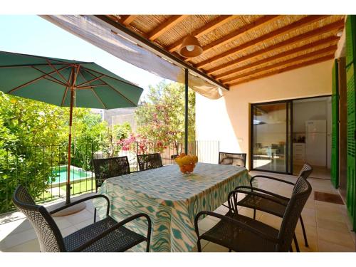 Cozy town house with private pool and private garden near the village
