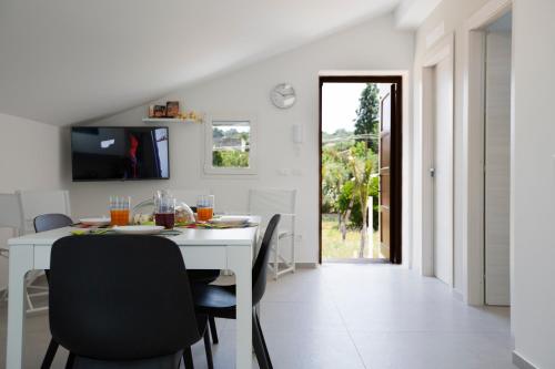 2 bedrooms, 4 beds