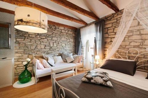 Deluxe Room (2 Adults + 1 Child)