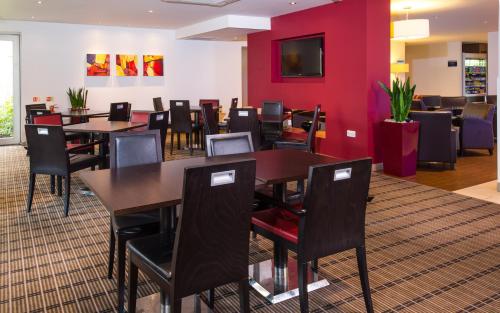 Bar/lounge, Holiday Inn Express East Midlands Airport By IHG in Castle Donington