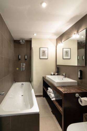 room detail thumbnail 2