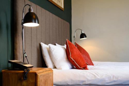 Kew Gardens Hotel - image 4