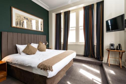 room detail thumbnail 1