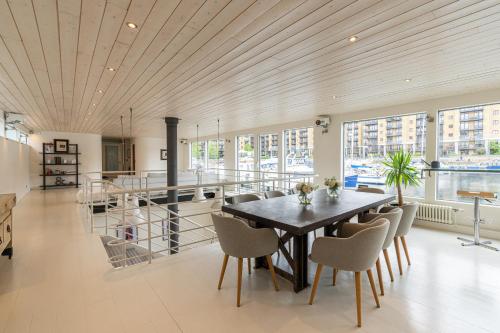 Charming houseboat featuring a sauna