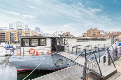 Picture of Stunning 5-Bed Boathouse On The River Thames In East London