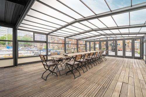 Picture of Stunning 5-Bed Boathouse On The River Thames In East London