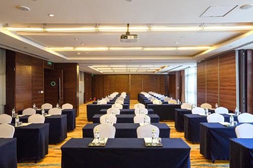 303245229 Holiday Inn Qingdao City Center by IHG - May 4th Square