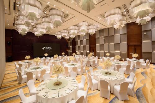 303245244 Holiday Inn Qingdao City Center by IHG - May 4th Square