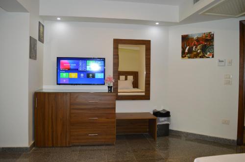 Royal Inn Residence - image 6