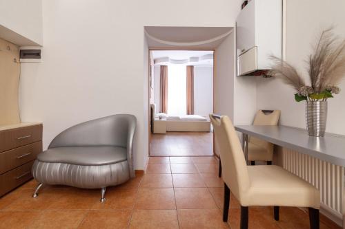 LEOGRAND Apartments Svobody 33 - image 2
