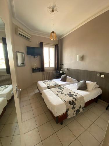 Le Strasbourg Hotel - image 5