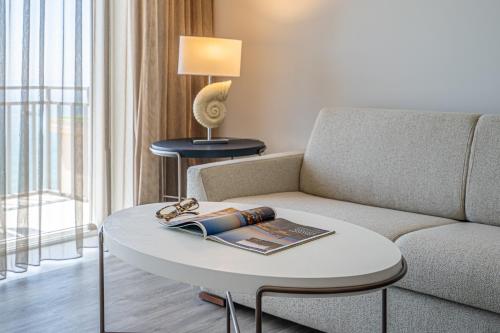 Summit Hotel - image 3