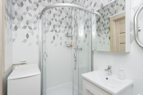 FlatHome24 Апарт-отель у метро Пл.Мужества - image 3