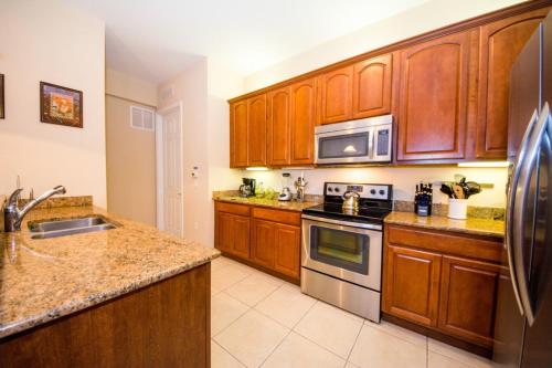 Olive's Vista Cay Condo - image 2