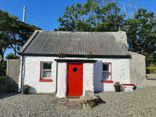 CherryTreeCottage - Cosy 19thCentury Pet Friendly, Claragh