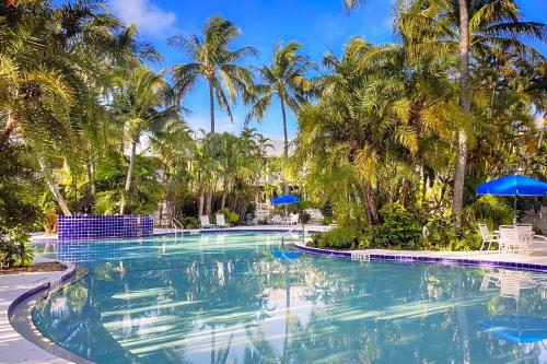 Charming Boho Breeze Retreat with Pool Access - image 3