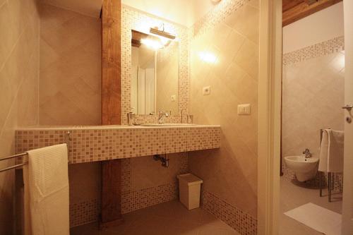 2 bedrooms, 5 beds