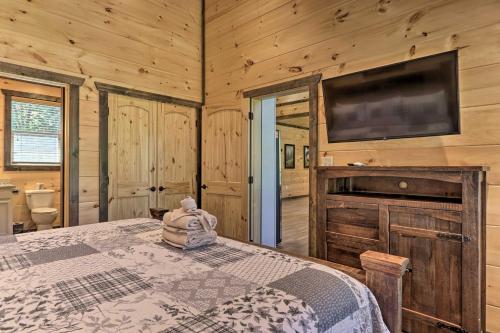 Smoky Mtn Peaceful Paradise with Indoor Pool! - image 8