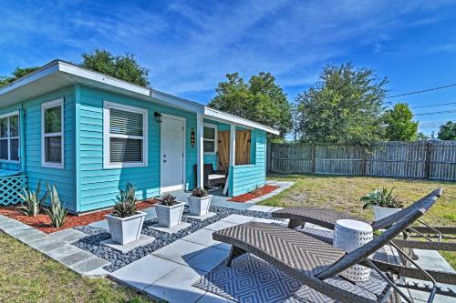 Coastal Cabana 2 Blocks to Clearwater Harbor