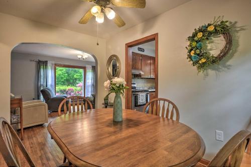 Cozy Family Home with Kayaks, Dock and Fire Pit! in Springfield, USA