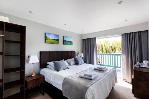 The Vale Golf & Country Club - image 5