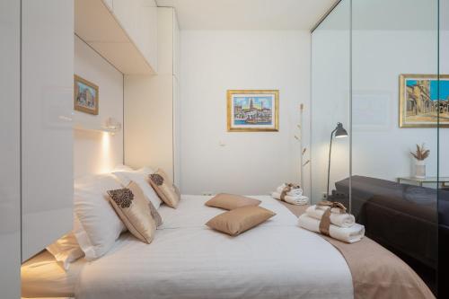 JoJo studio apartment - Feel the City's Heartbeat